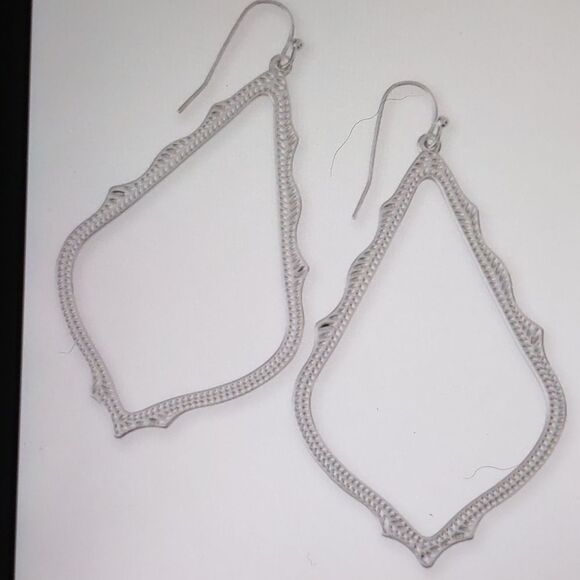NWOT Kendra Scott Sophia Drop Earrings Silver - Picture 7 of 7